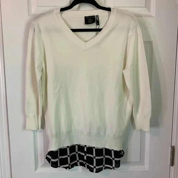 NWT Vecceli Italy White V Neck Layered Faux Shirt Hem Sweater, size S - Picture 8 of 8